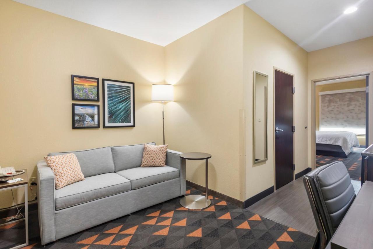 Holiday Inn Hotel & Suites Waco Northwest By Ihg Bellmead Exterior photo